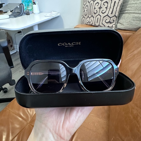 Coach sunglasses - Picture 3 of 5